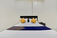 SPOT ON Honey Lodge Near Laxminarayan Theatre