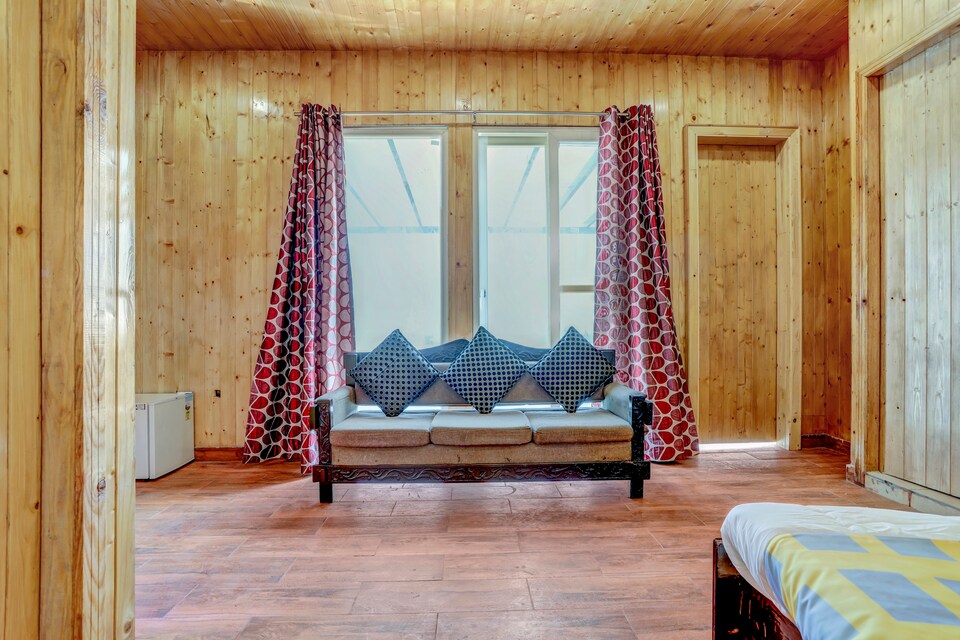 OYO Home 63079 Lavish Penthouse 3BHK Dehradun, Dehradun ISBT, Dehradun