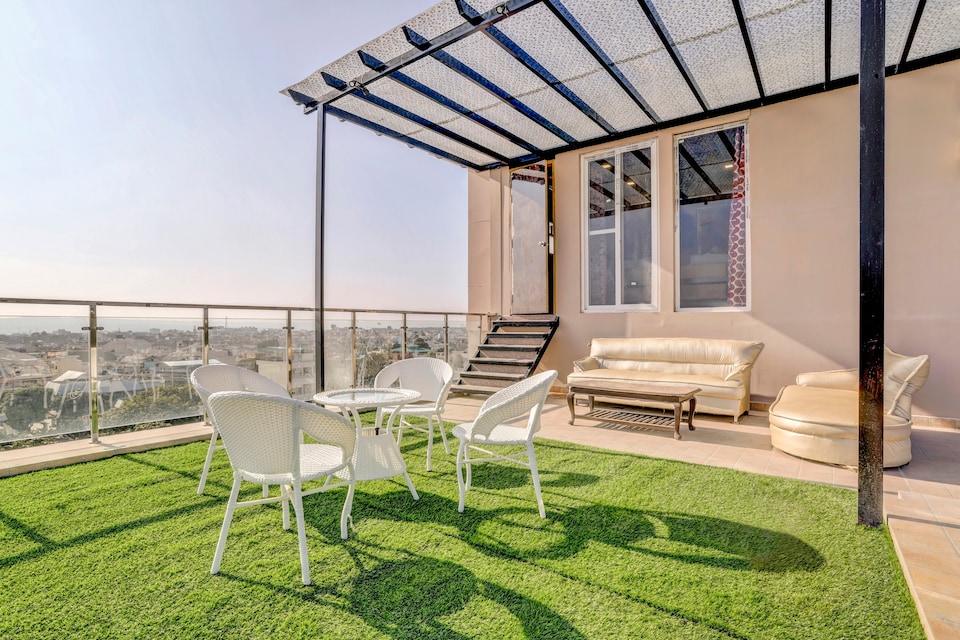 OYO Home 63079 Lavish Penthouse 3BHK Dehradun, Dehradun ISBT, Dehradun