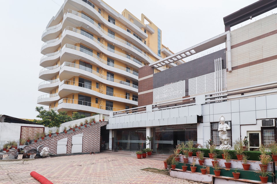 Capital O 63086 Celebration Valley, Meerut, Meerut