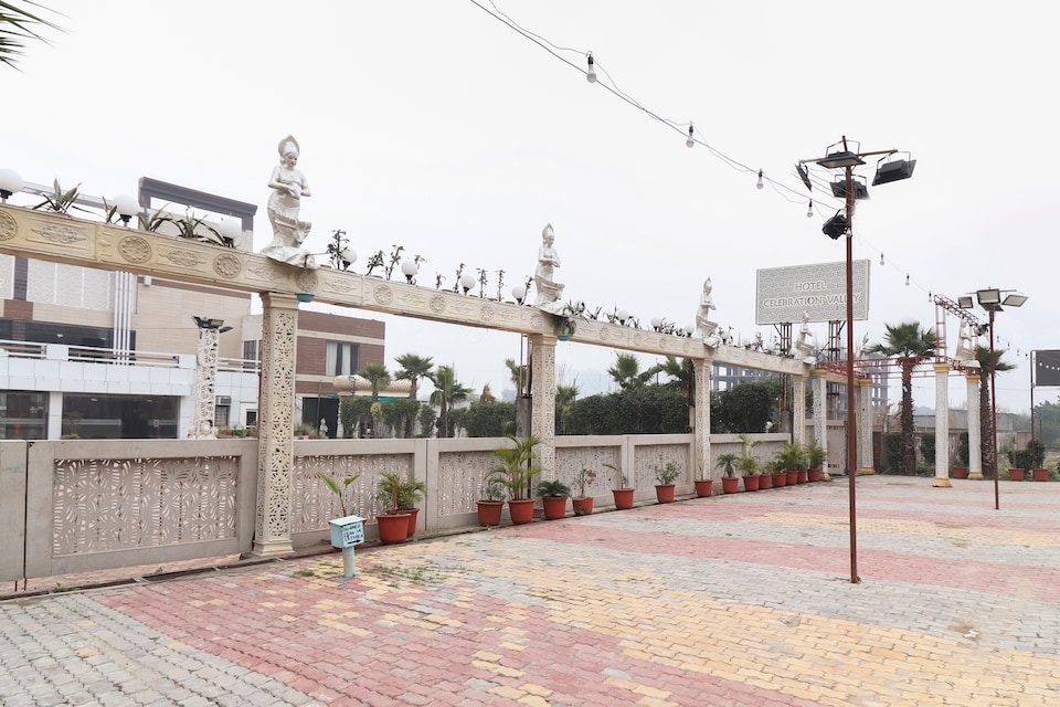 Capital O 63086 Celebration Valley, Meerut, Meerut