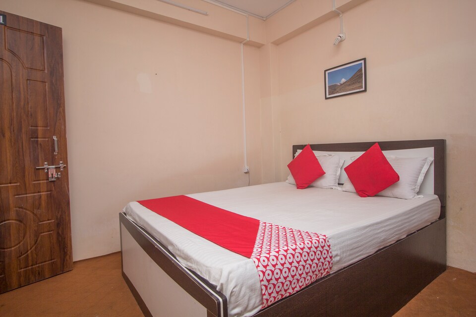 OYO 63120 Rishop Ecohut, Rishop, Rishop