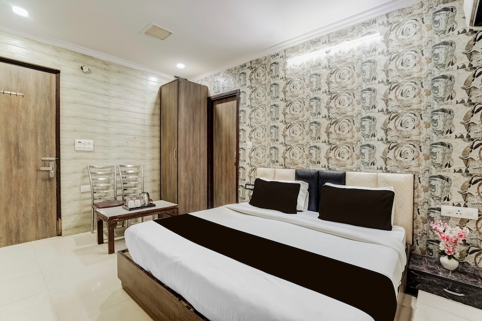 Hotel O LS BANQUET & ROOMS, Pitampura - Rohini Delhi, Delhi
