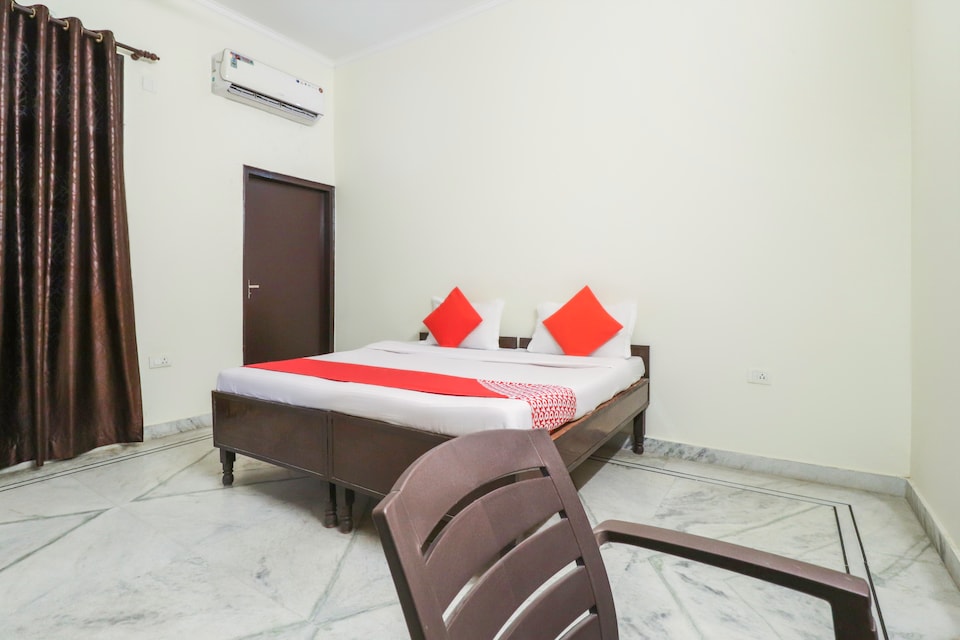 OYO 63133 Travellerzilla , Greater Noida, Noida