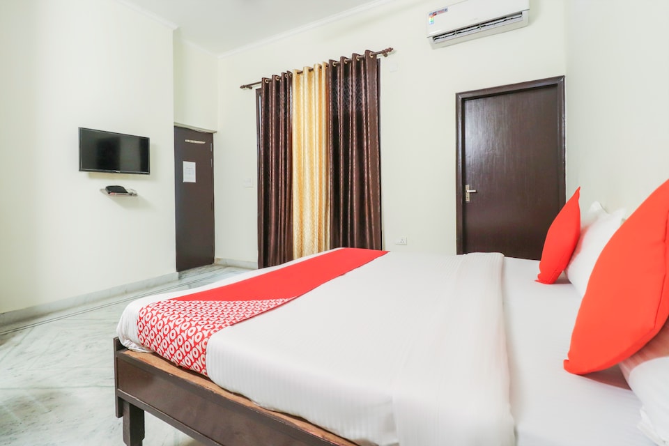OYO 63133 Travellerzilla , Greater Noida, Noida