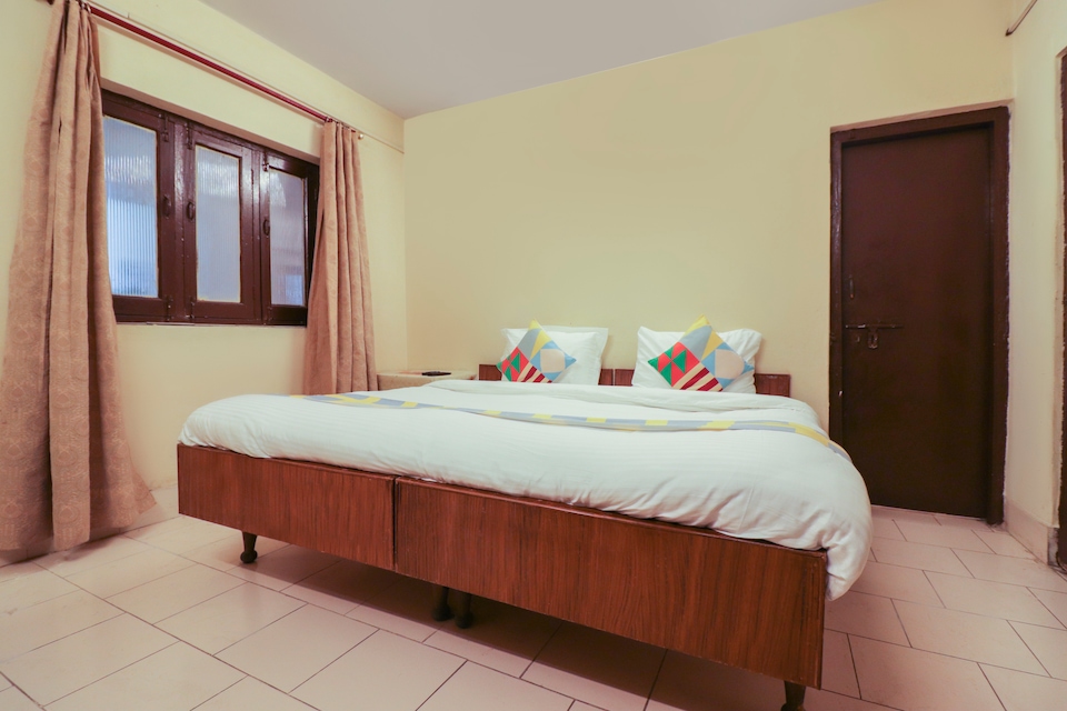 OYO Home 63169 2bhk Cottage Mall Road, Picture palace Mussoorie, Mussoorie