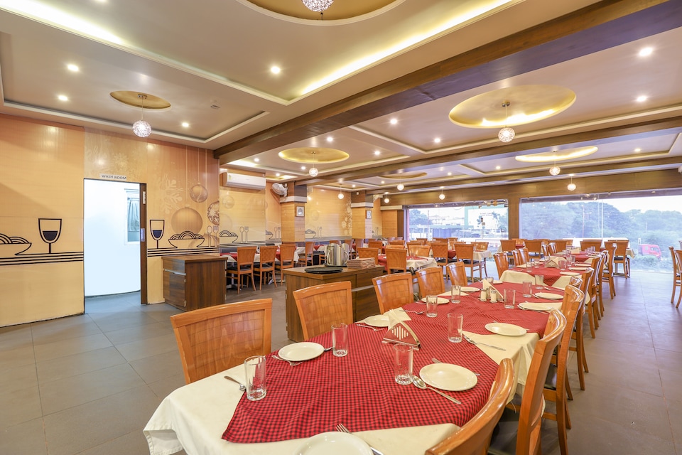 OYO 63184 Hotel Balaji , Dahod, Vadodara