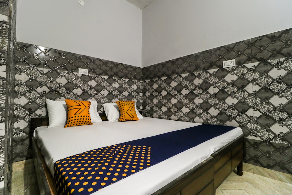 SPOT ON 63191 Preet Guest House, Kharar, Kharar