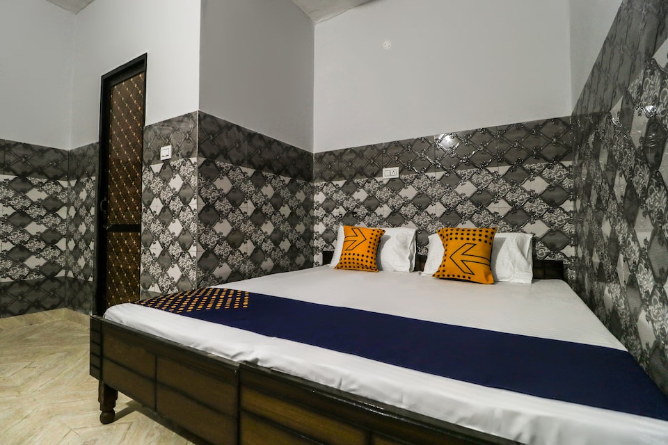 SPOT ON 63191 Preet Guest House, Kharar, Kharar