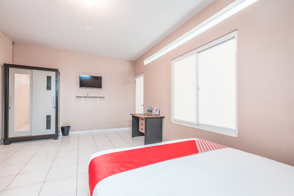 Hotel O J&b Room Pramuka, Kayu Manis, Jakarta