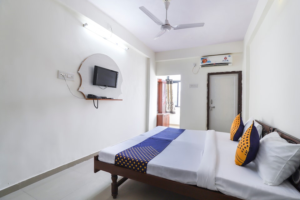 SPOT ON 63235 Hotel Raj Tilak, Polo Forest, Vijaynagar