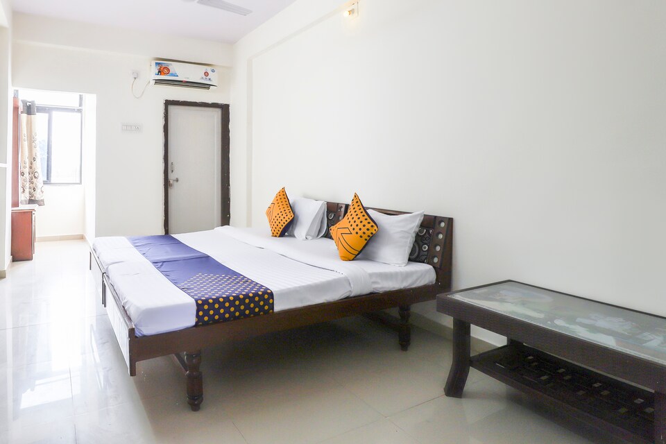 SPOT ON 63235 Hotel Raj Tilak, Polo Forest, Vijaynagar
