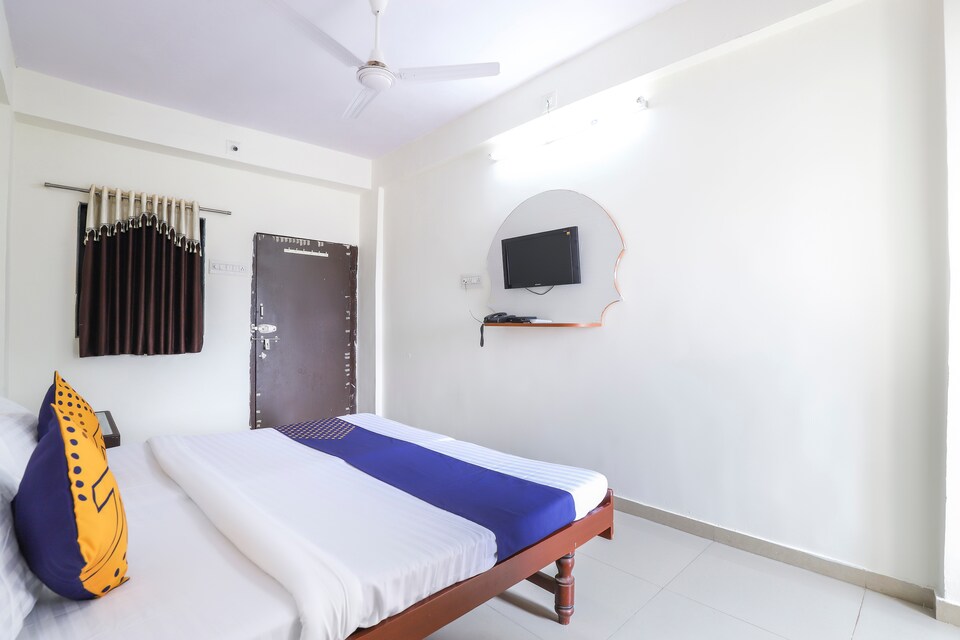 SPOT ON 63235 Hotel Raj Tilak, Polo Forest, Vijaynagar