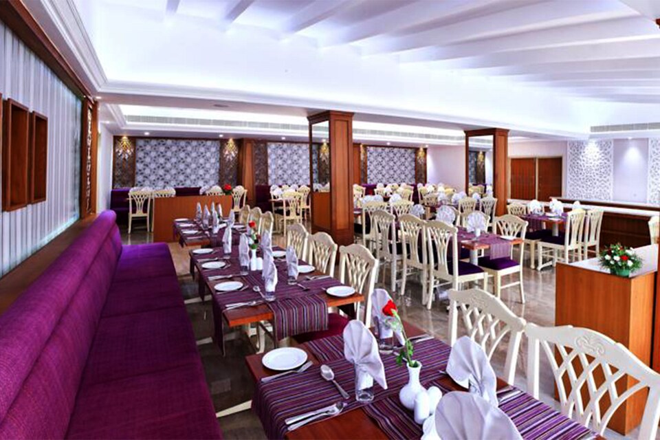 OYO 823 Hotel Abad Plaza, MG Road Kochi, Kochi