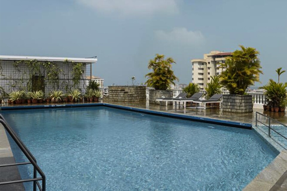 OYO 823 Hotel Abad Plaza, MG Road Kochi, Kochi