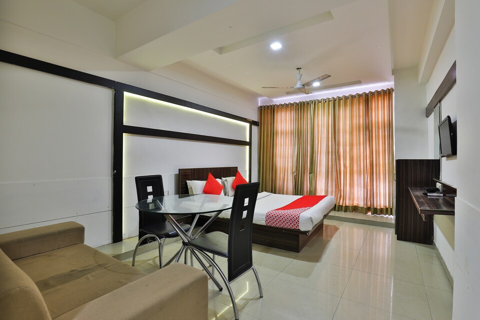 OYO 5122 Hotel Midway Residency, Infocity Gandhinagar, Gandhinagar