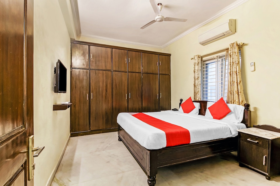 Super Townhouse Sri Nirvana Inn, Madhapur, Hyderabad