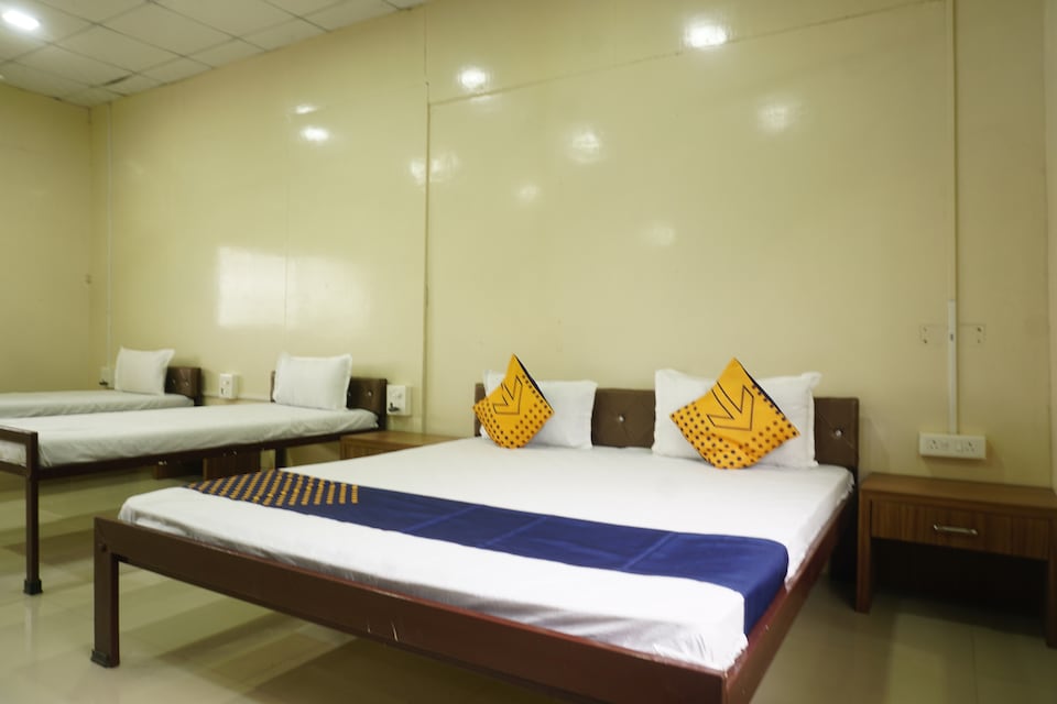 SPOT ON 63286 Hirakani Resort, Talegaon, Pune