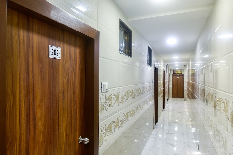 OYO 63295 T Junction Residency, Bandra Mumbai, Mumbai