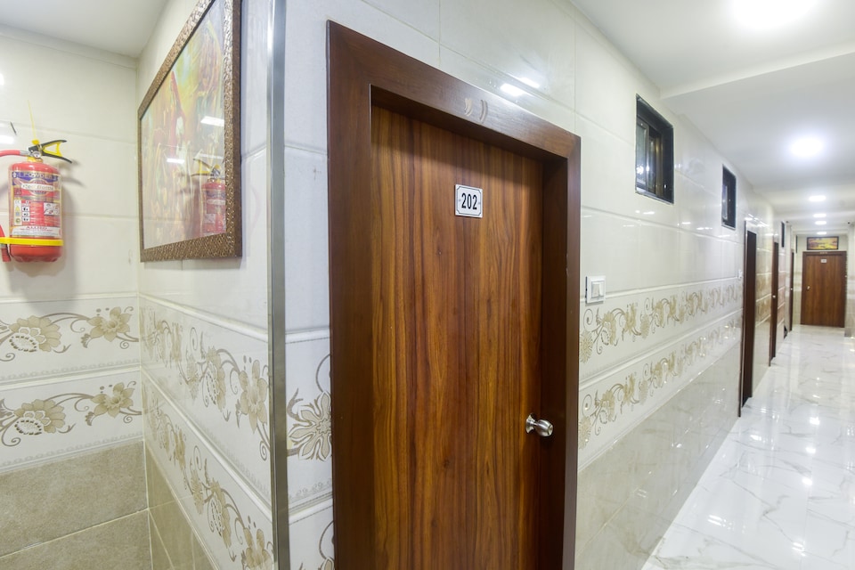 OYO 63295 T Junction Residency, Bandra Mumbai, Mumbai