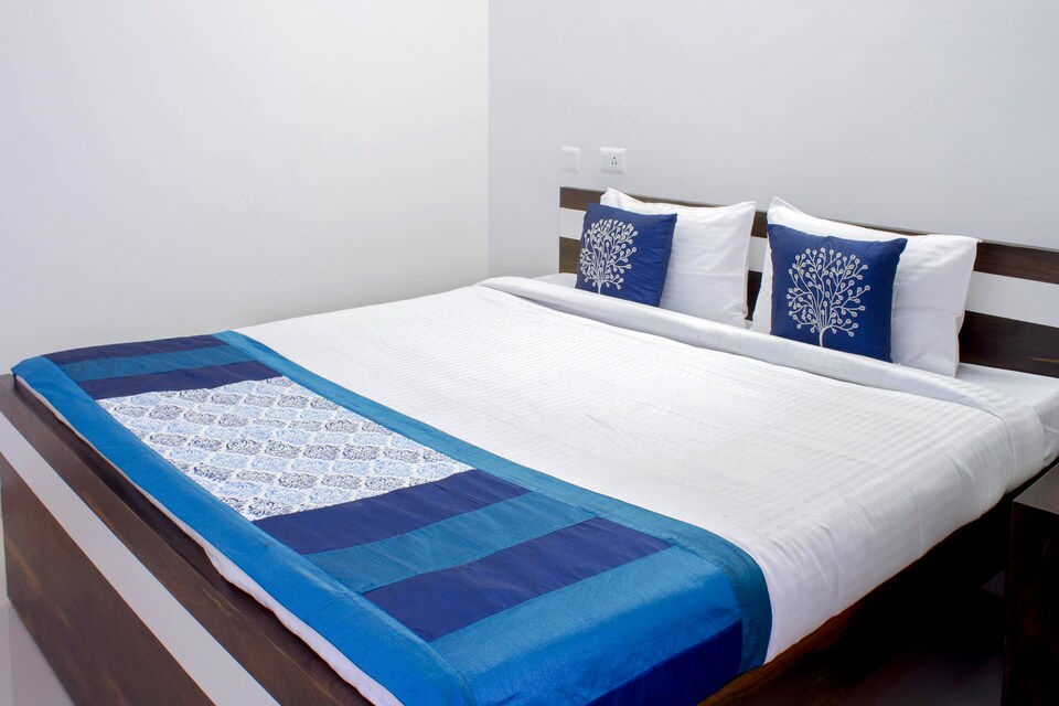 OYO 5129 रॉयल कम्फर्ट सूट नल्लागंदला, Kukatpally, हैदराबाद