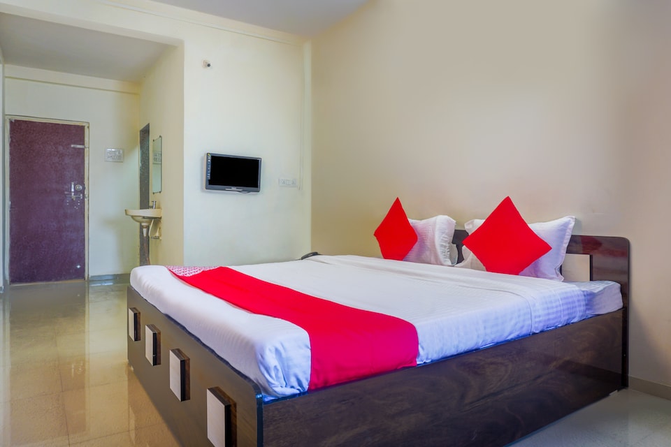 OYO 63323 Hotel Galaxy Inn , Junnar, Pune