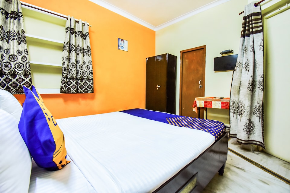 SPOT ON 63326 Virat Home Stay, City Centre, Gwalior