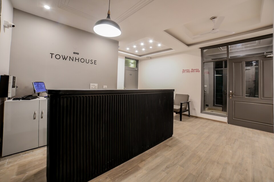OYO Townhouse 330 MG Road Metro Station, Cyber City, Gurgaon
