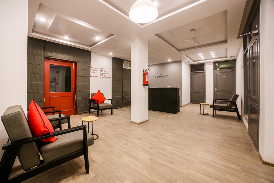 OYO Townhouse 330 MG Road Metro Station, Cyber City, Gurgaon