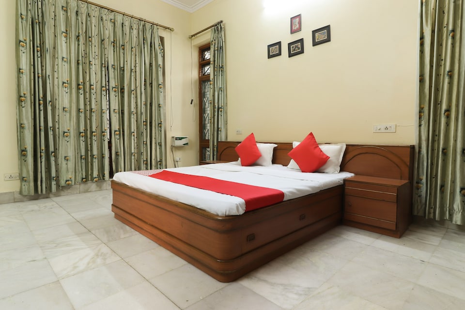 OYO 63432 Arora Mansion, Charbagh Lucknow, Lucknow