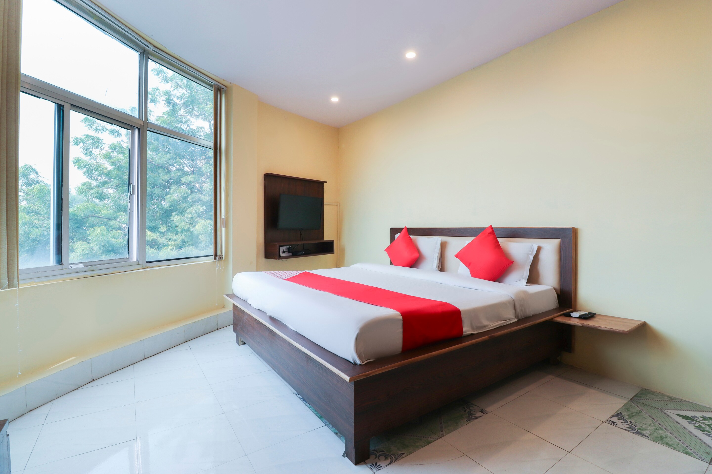 Hotels Kanpur for Local Ids Accepted Starting    442 Upto 57  OFF