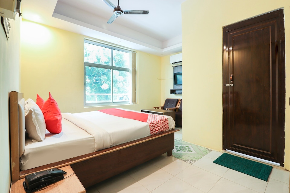 Hotel O The Grand Radiance, Swaroop Nagar Kanpur, Kanpur