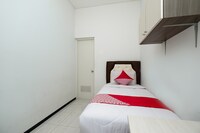 OYO 1884 Sunshine Hostel