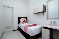 OYO 1884 Sunshine Hostel