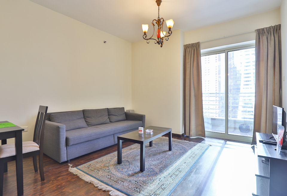 OYO 352 Home Icon Tower 2, 2 BHK, Jumeirah Lake Towers Dubai, Dubai