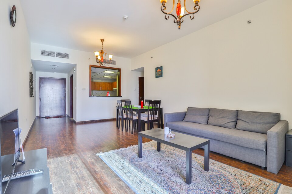 OYO 352 Home Icon Tower 2, 2 BHK, Jumeirah Lake Towers Dubai, Dubai