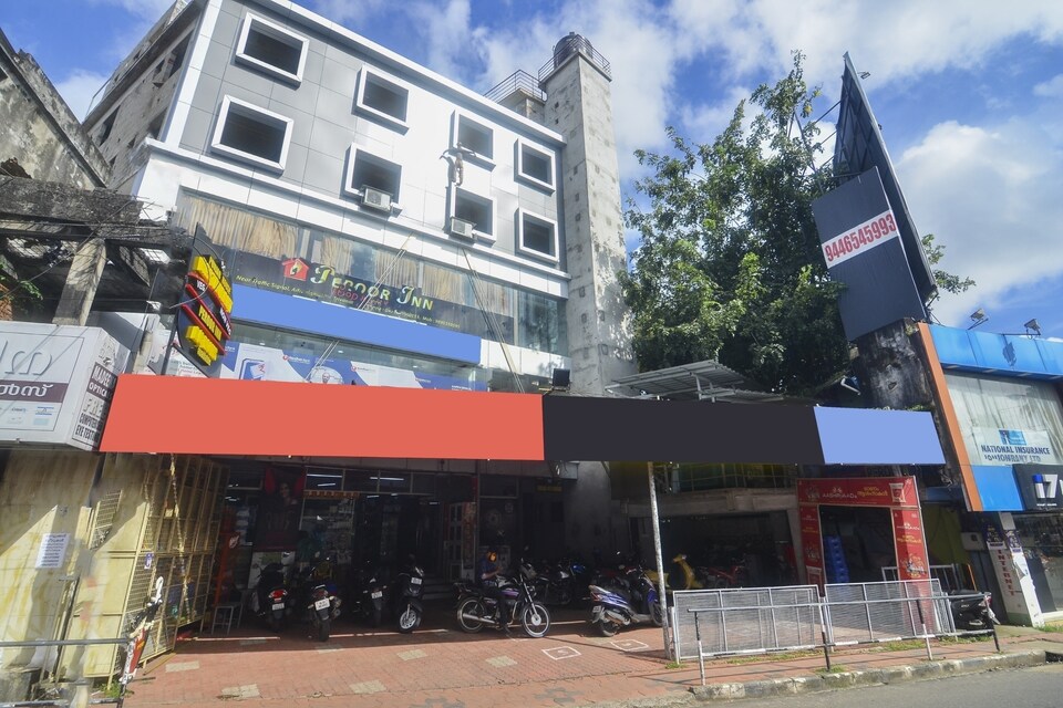 CAPITAL O63491 Peroor Inn, Medical College - Pattom, Trivandrum