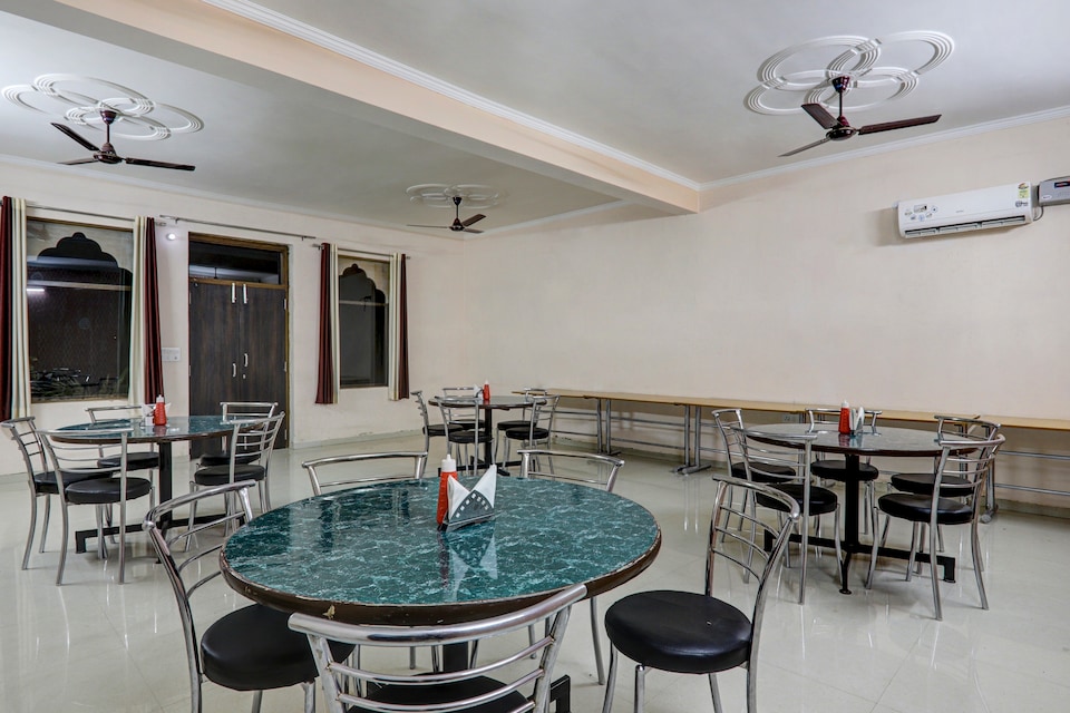 OYO 63505 Vinay Resort, Chomu, Reengus