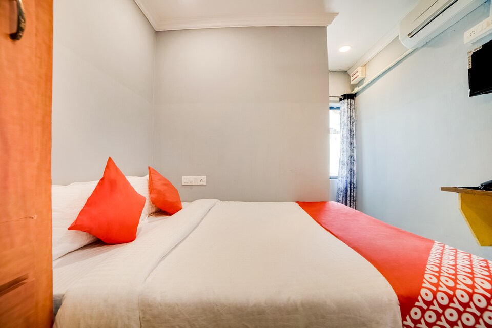 OYO Dhana Sri Residency Near Shilparamam, Madhapur, Hyderabad