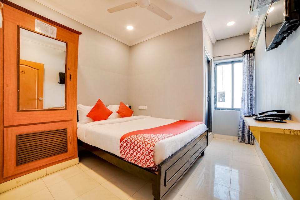 OYO Dhana Sri Residency Near Shilparamam, Madhapur, Hyderabad