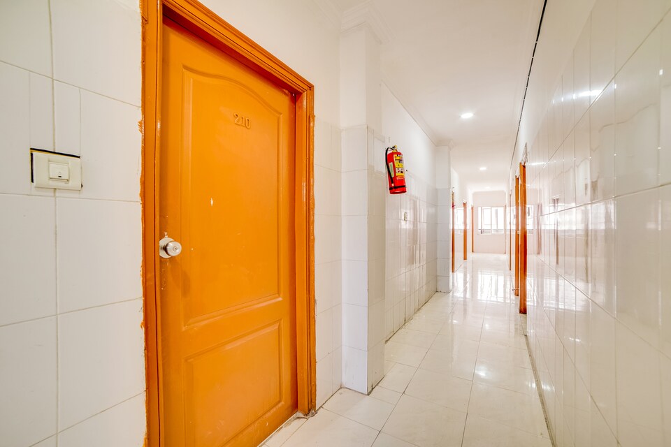OYO Dhana Sri Residency Near Shilparamam, Madhapur, Hyderabad