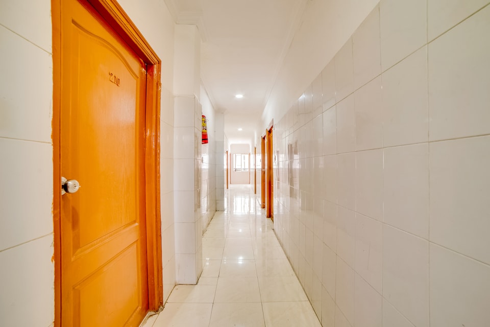 OYO Dhana Sri Residency Near Shilparamam, Madhapur, Hyderabad