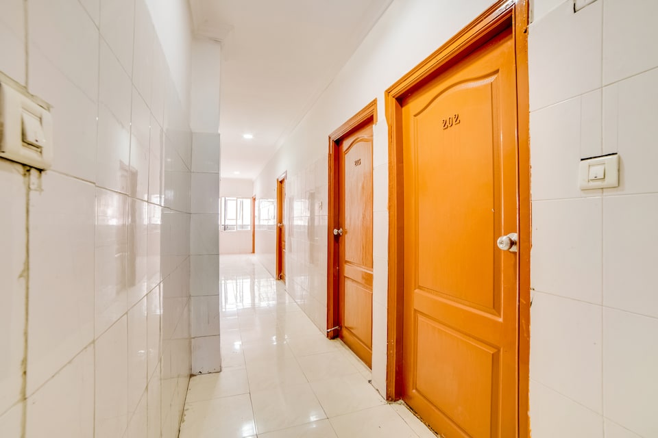 OYO Dhana Sri Residency Near Shilparamam, Madhapur, Hyderabad