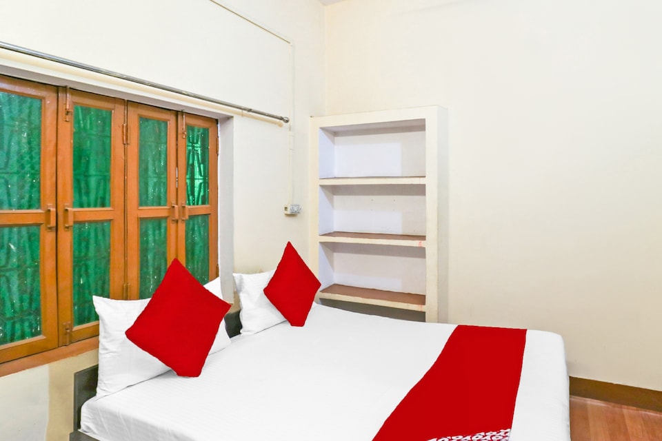 OYO Flagship Hotel Shree, Sigra, Varanasi