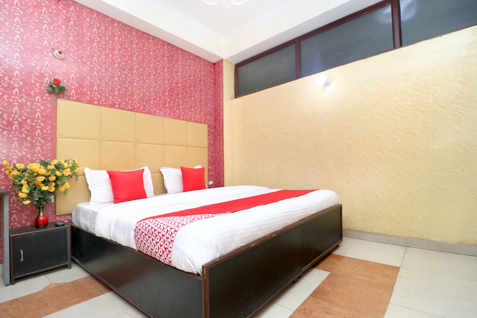 OYO 19843 The Shine Broadway, Zirakpur, Zirakpur