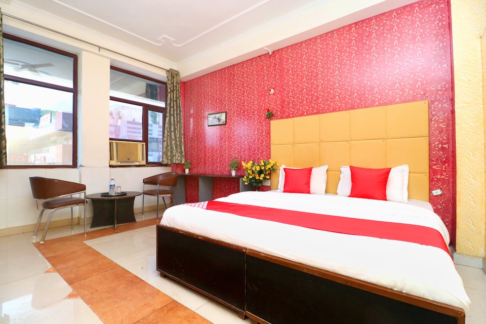 OYO 19843 The Shine Broadway, Zirakpur, Zirakpur