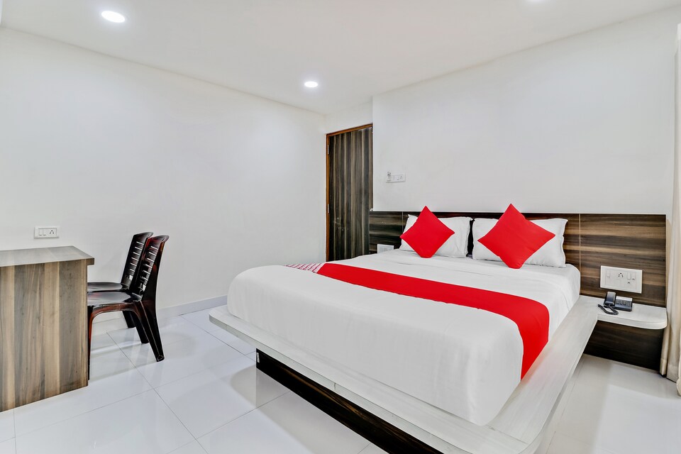 OYO 63561 Hotel Sai Grand, Hampankatta Railway Station, Mangalore