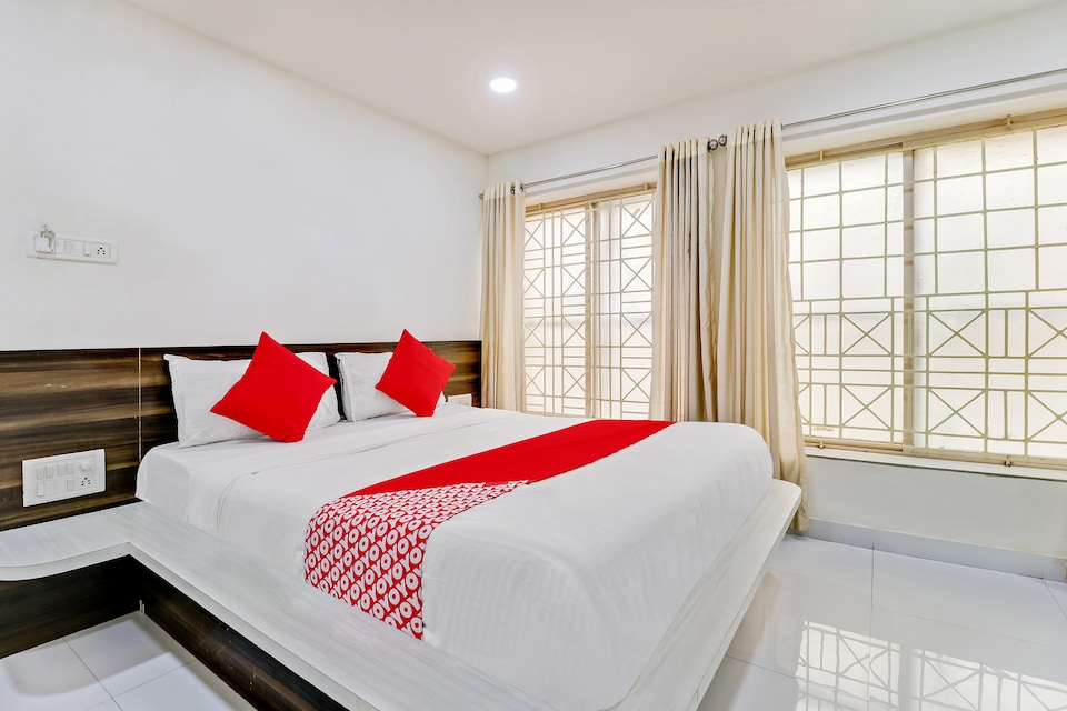 OYO 63561 Hotel Sai Grand, Hampankatta Railway Station, Mangalore