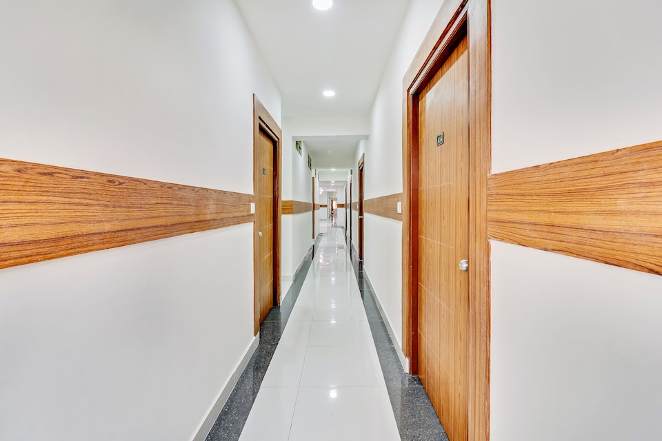 OYO 63561 Hotel Sai Grand, Hampankatta Railway Station, Mangalore