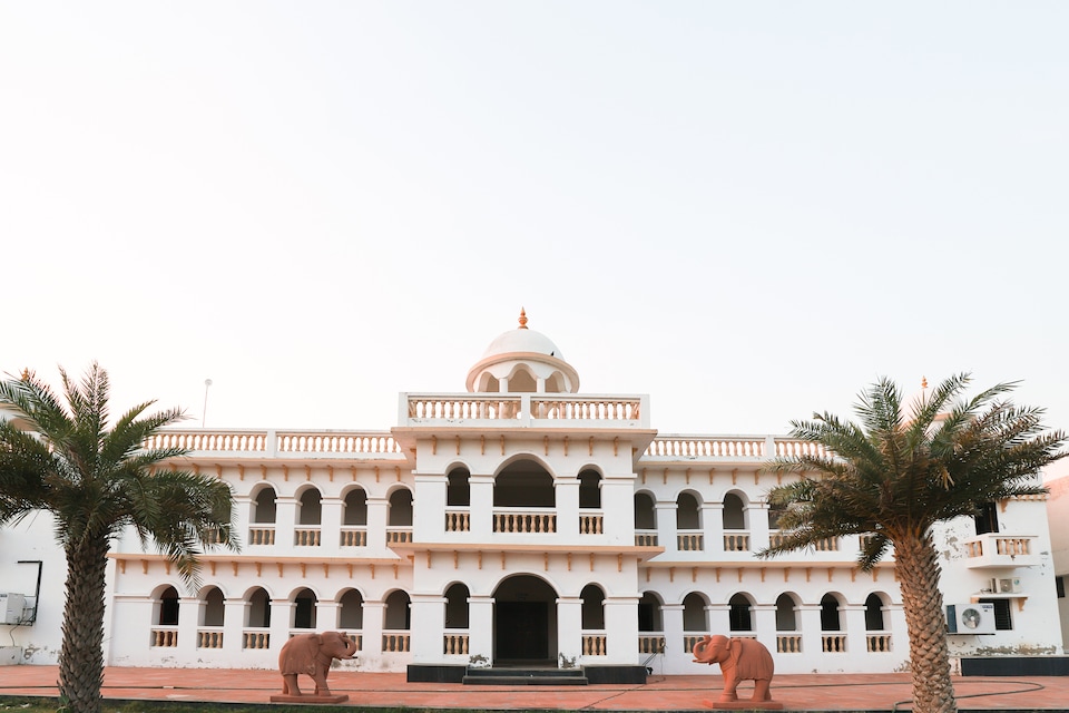 SPOT ON 63573 Hotel Morpinchh, Mehsana, मेहसाणा